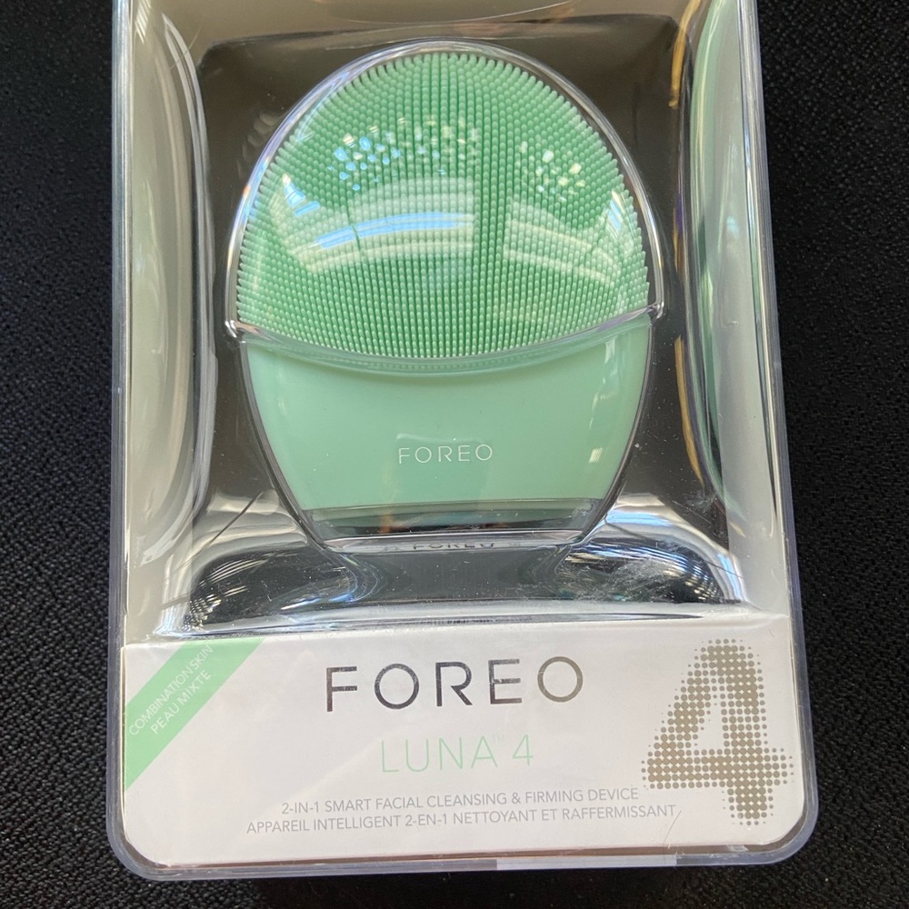 Foreo Luna 4 Facial Cleansing Device - Pistachio